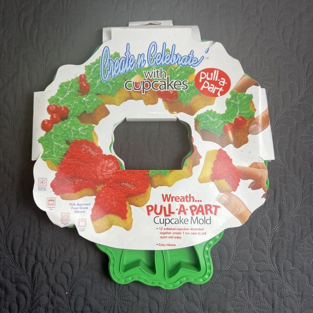 Create n Celebrate with Cupcakes Wreath Pull-a-Part Cupcake Mold Christmas  NEW!